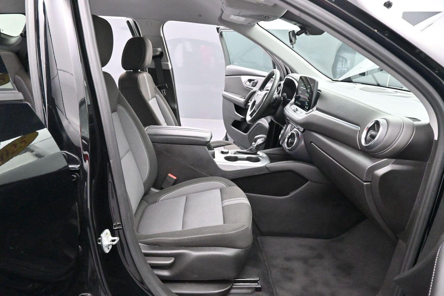 Used 2025 Black Chevrolet 2LT image 30