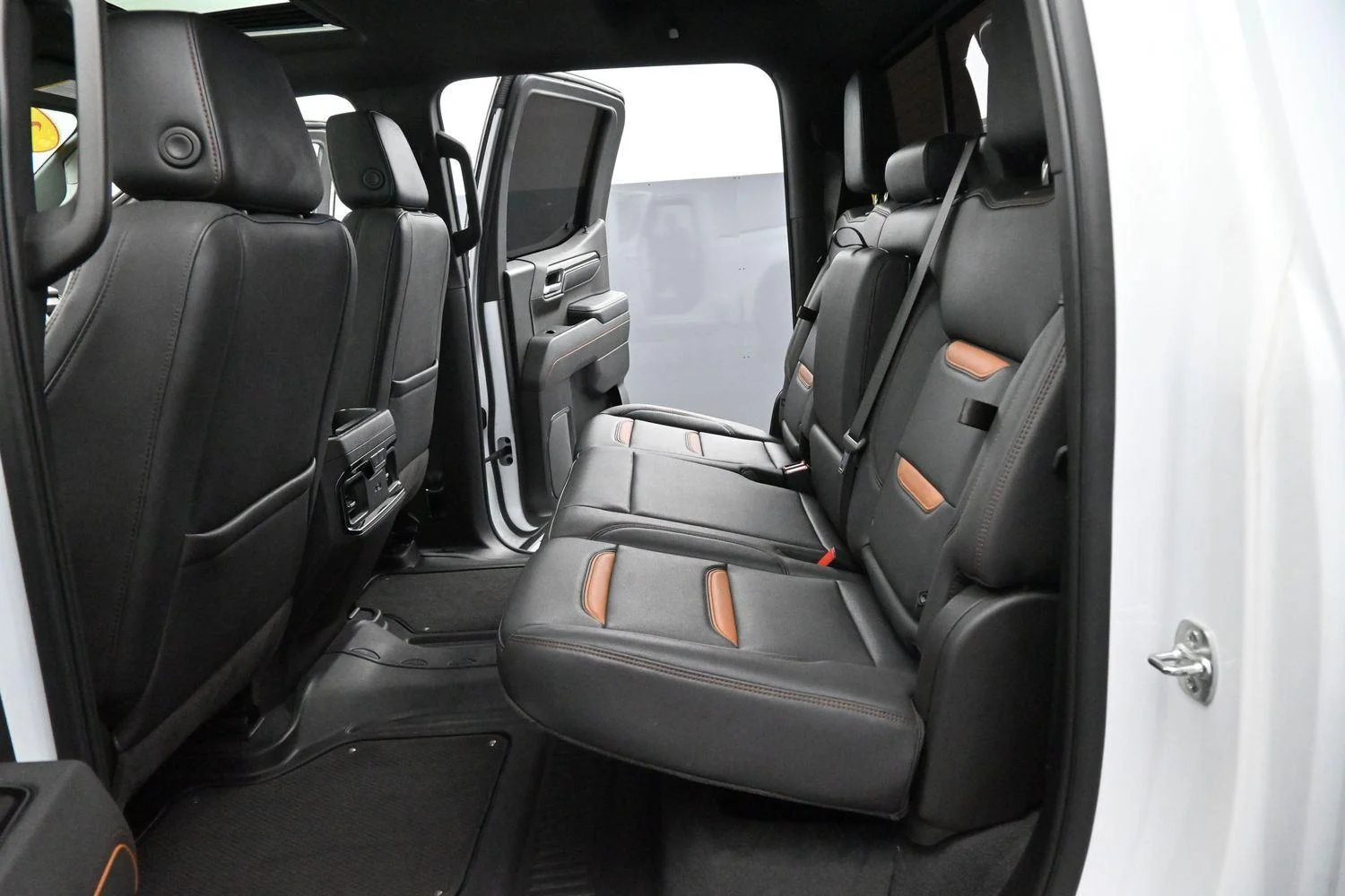 Used 2025 Summit White GMC AT4 image 29