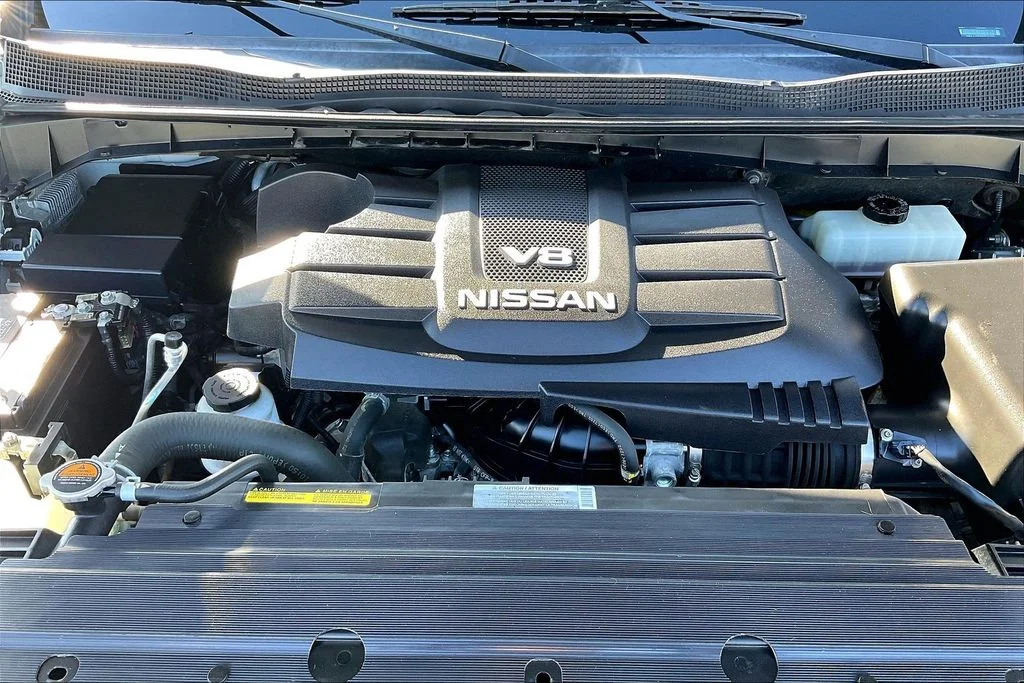 Used 2019 White Nissan S image 9