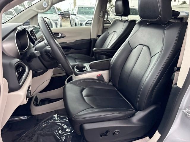 Used 2024 Silver Chrysler Touring L image 11