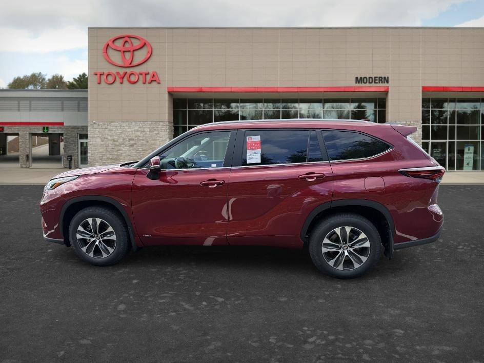 New 2026 Ruby Flare Pearl Toyota Hybrid XLE image 7