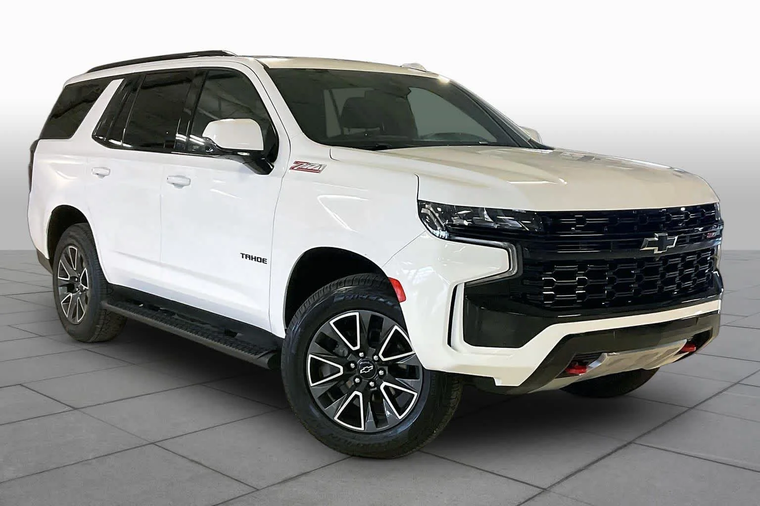 Used 2024 Summit White Chevrolet Z71 image 2