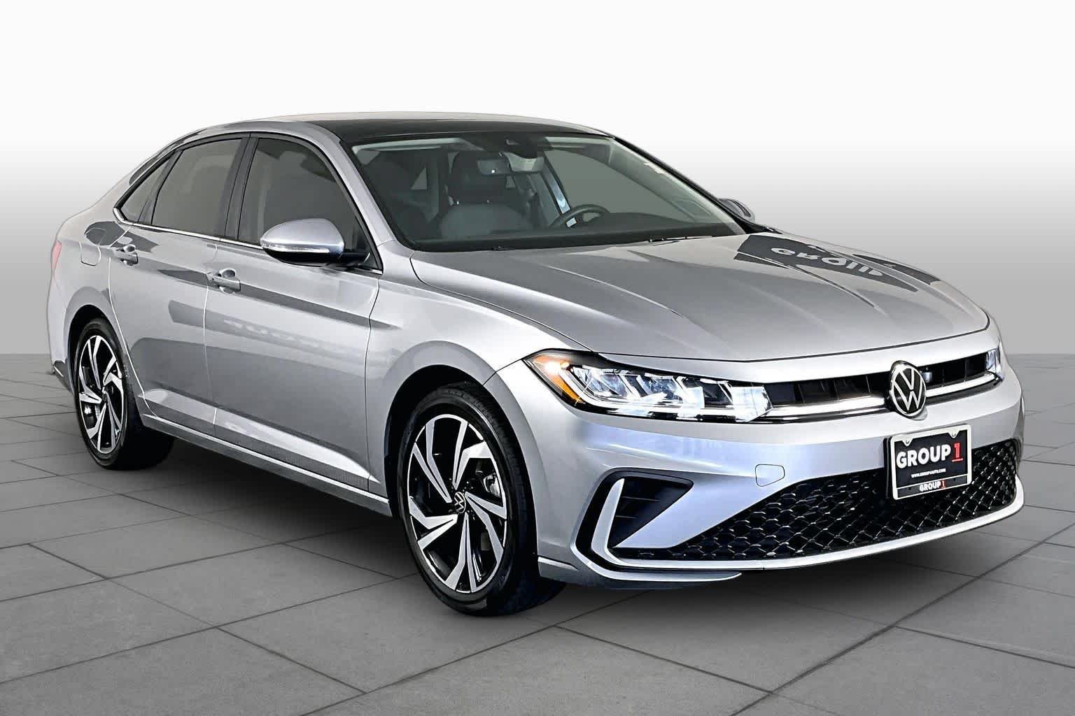 Used 2026 Pyrite Silver Metallic Volkswagen SEL image 3