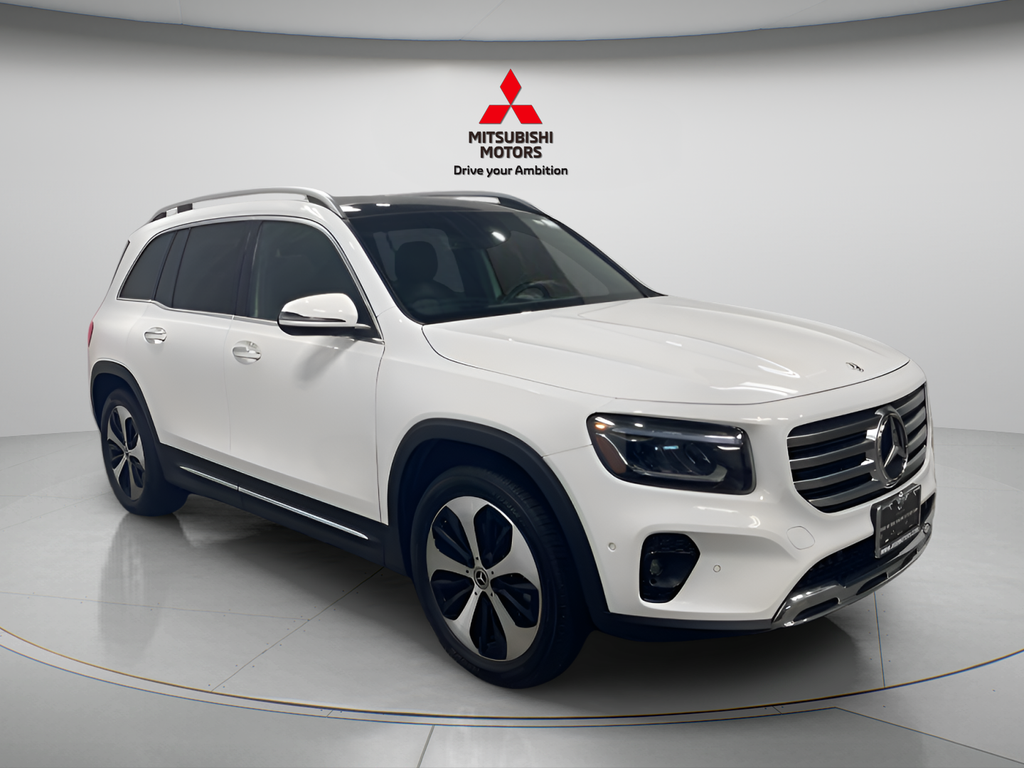 Used 2025  Mercedes-Benz GLB 250 4MATIC® image 2