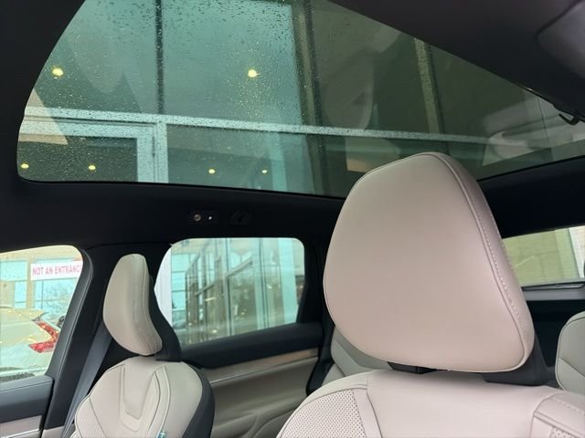 2025 Volvo EX90 Ultra - Photo 13