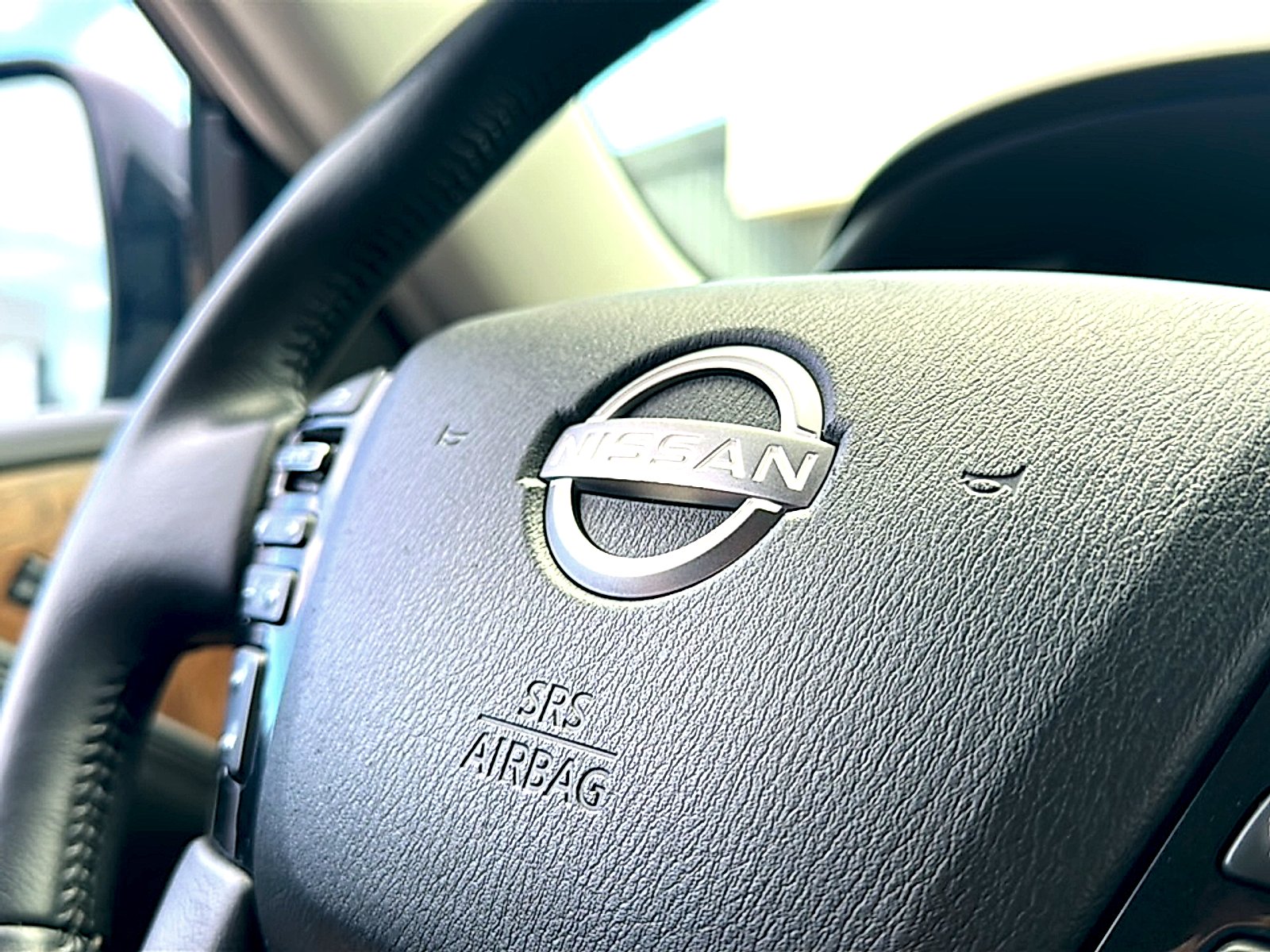Used 2022 Aspen White TriCoat Pearl Nissan SL 2WD image 32