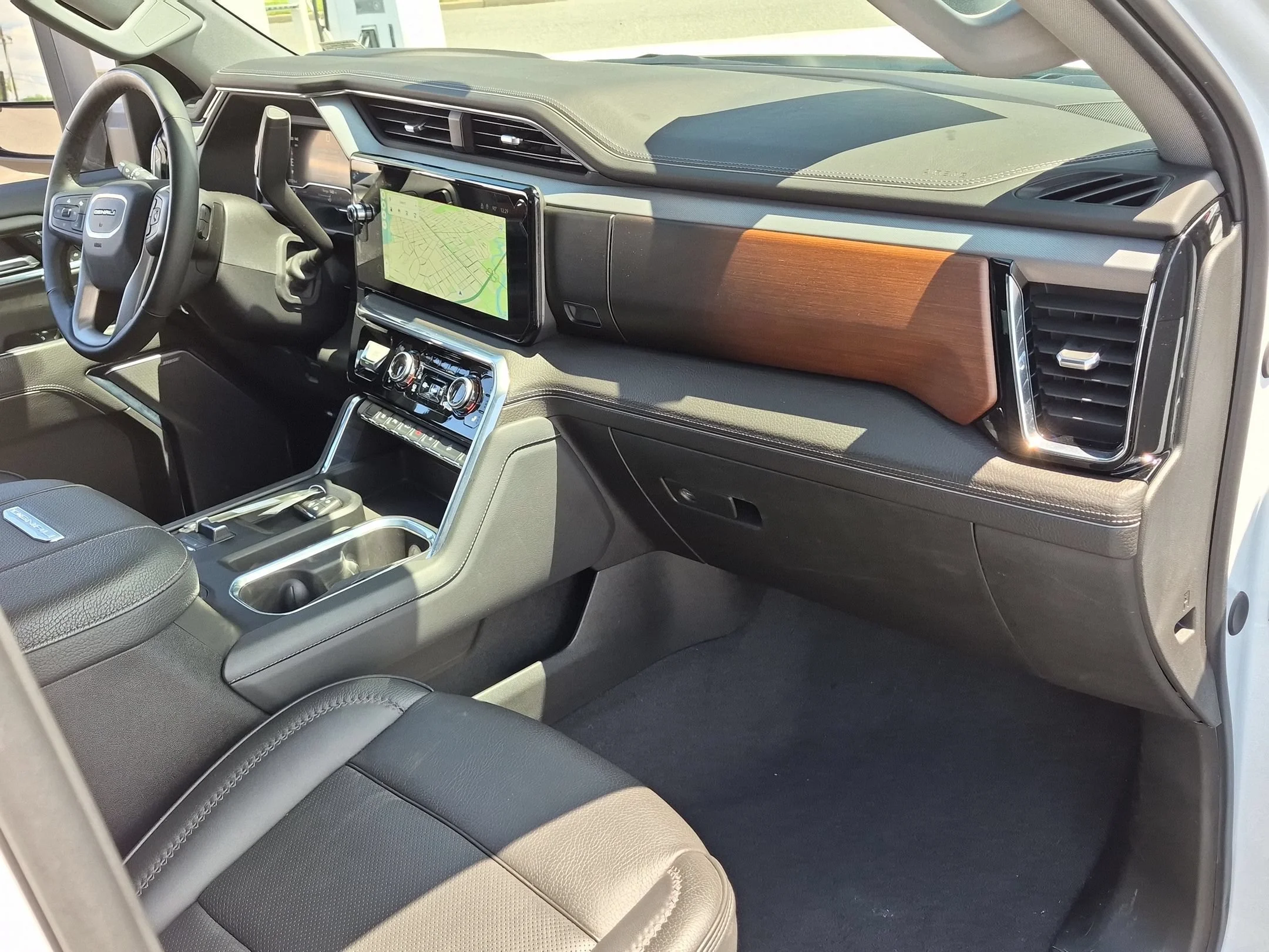 Used 2024 Summit White GMC Denali image 29