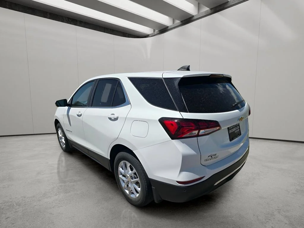 Used 2023 Summit White Chevrolet LT image 3