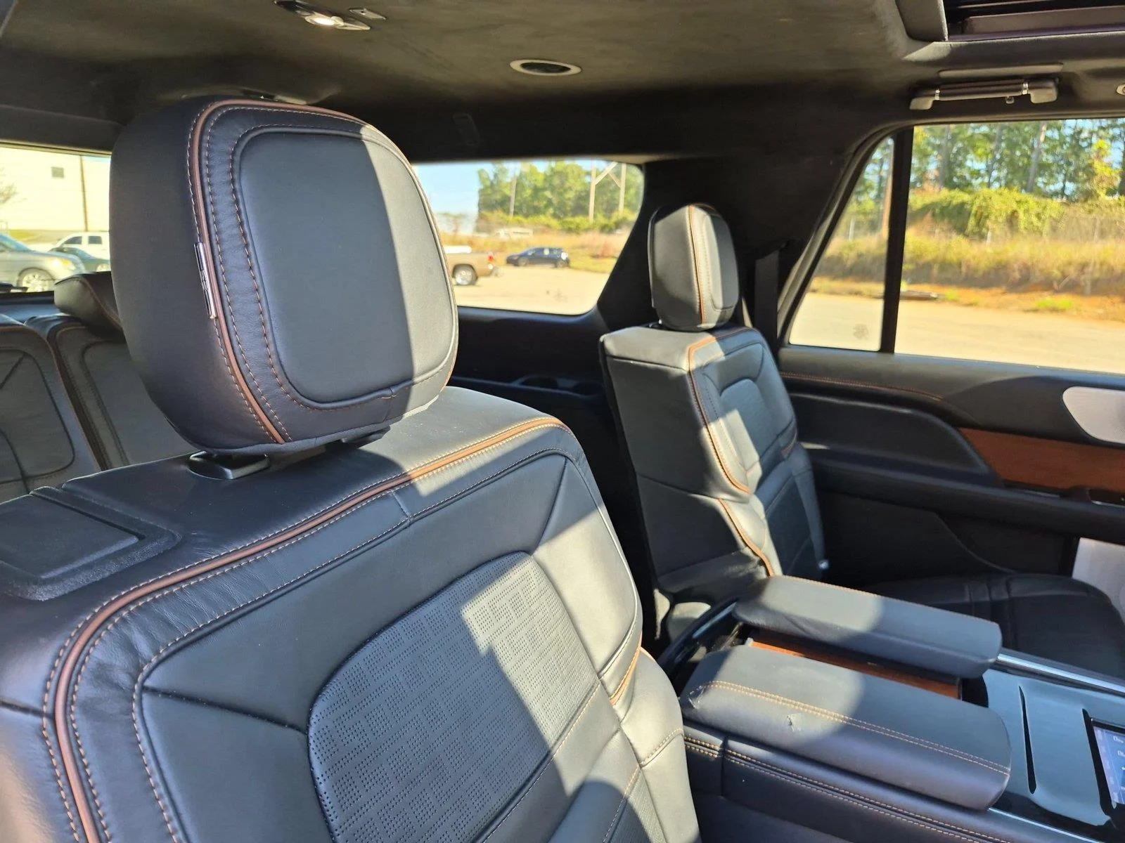 Used 2024 Chroma Caviar Dark Gray Metallic Clearcoat Lincoln Black Label image 36