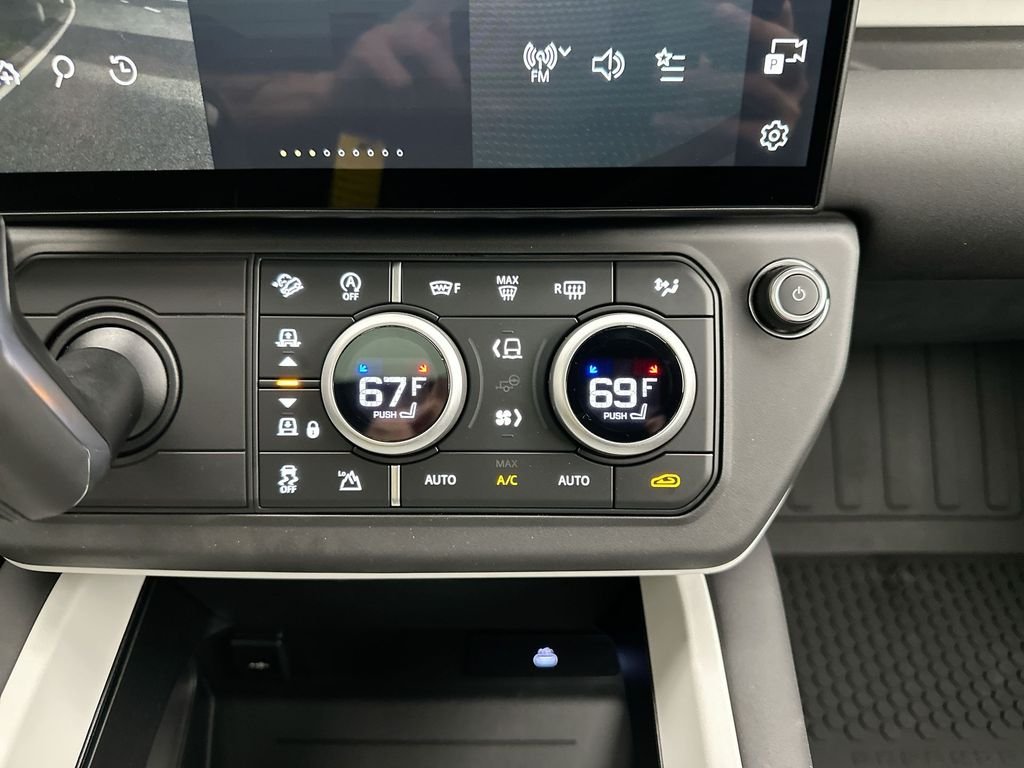 New 2026 Woolstone Green Metallic Land Rover S image 13
