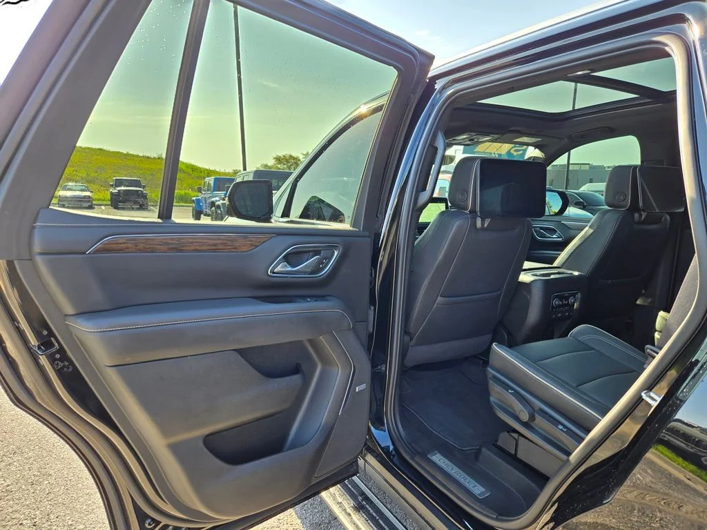 Used 2023 Black Chevrolet Premier image 29