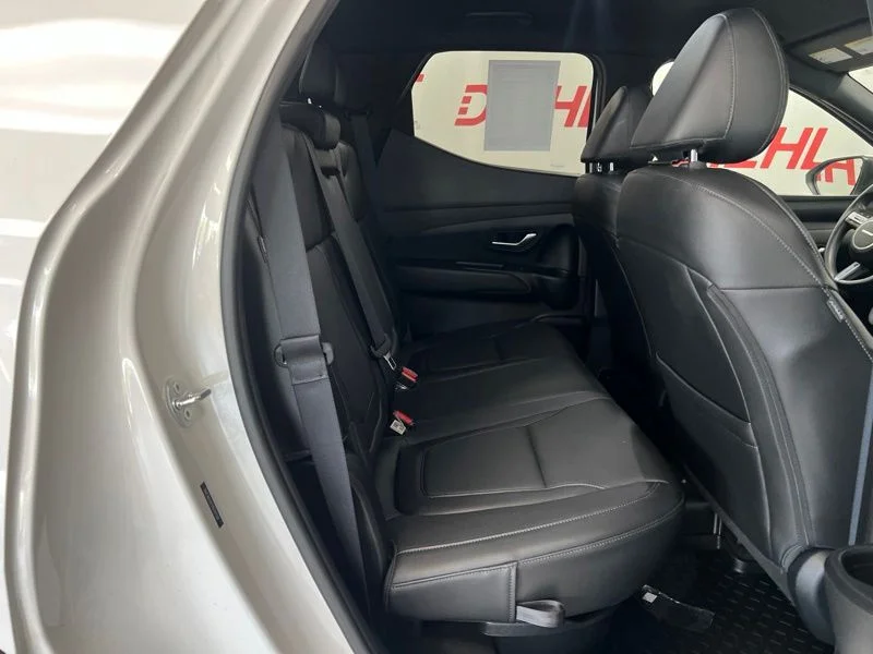 Used 2025 White Hyundai SEL image 10