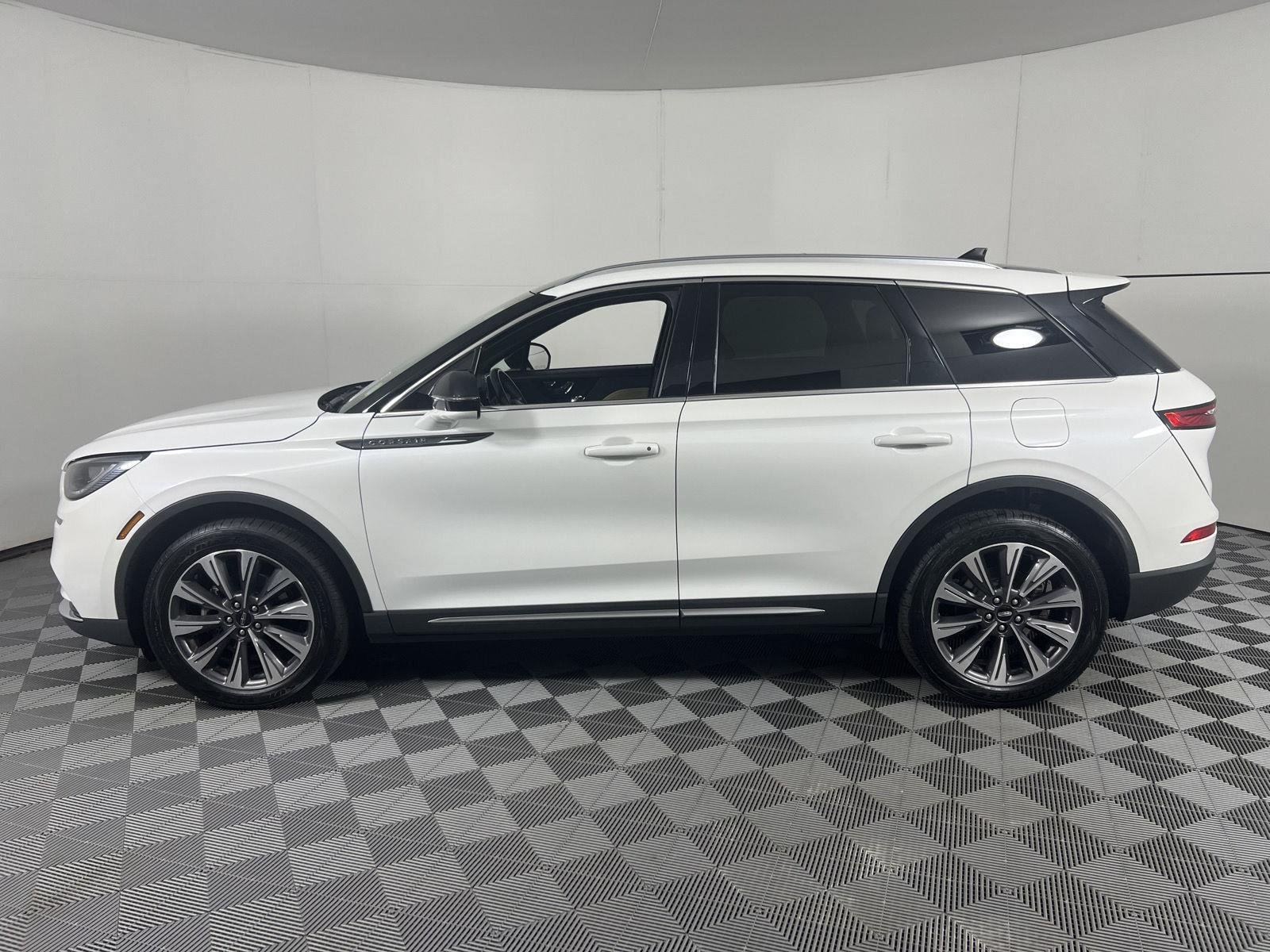 Used 2021 Pristine White Lincoln Reserve image 8