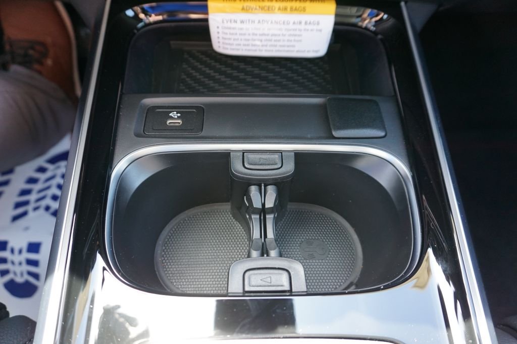 Certified Used 2025 Mountain Grey Metallic Mercedes-Benz GLB 250 image 33