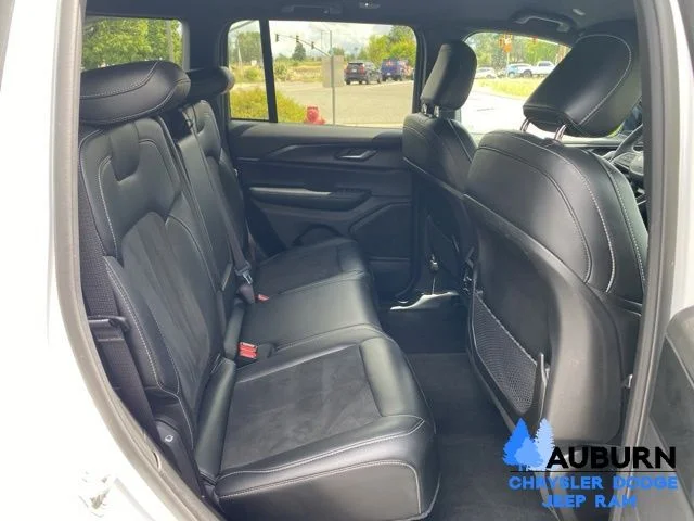 Used 2025 White Jeep Altitude image 19