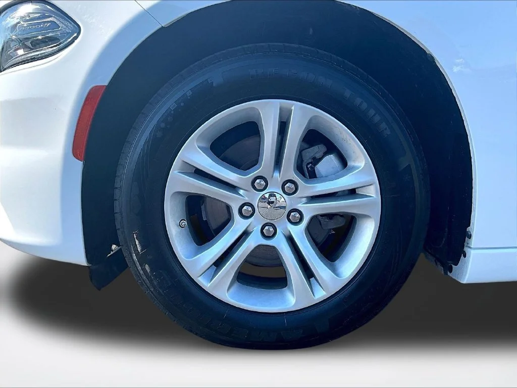 Used 2022 White Dodge SXT image 9