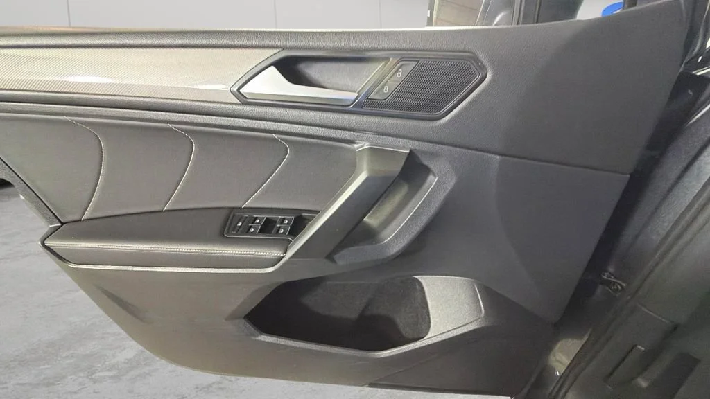 Used 2022 Gray Volkswagen 2.0T SE image 25