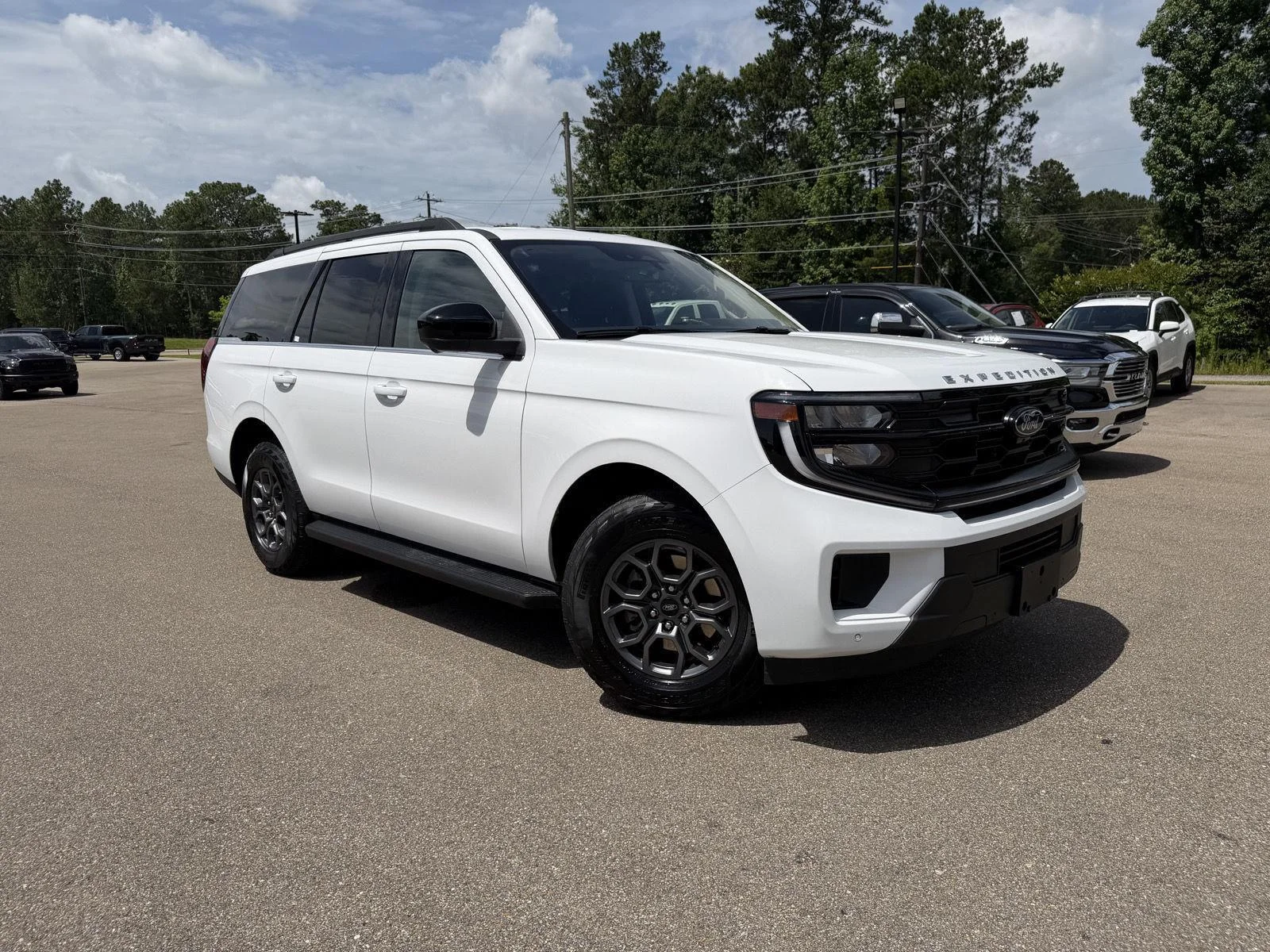 Used 2025 Oxford White Ford Active image 3