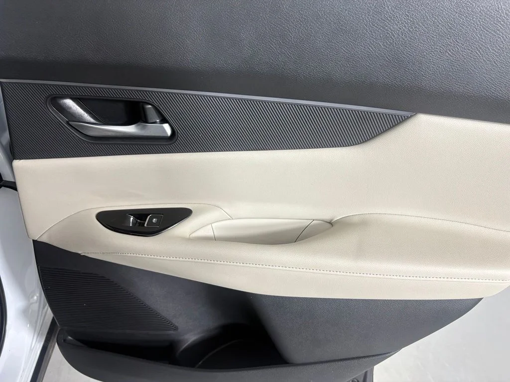 Used 2025 White Nissan SV image 15