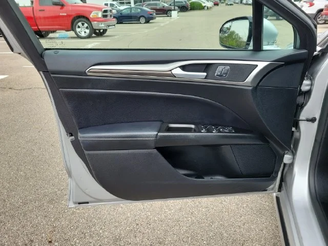 Used 2017 Silver Ford SE image 20