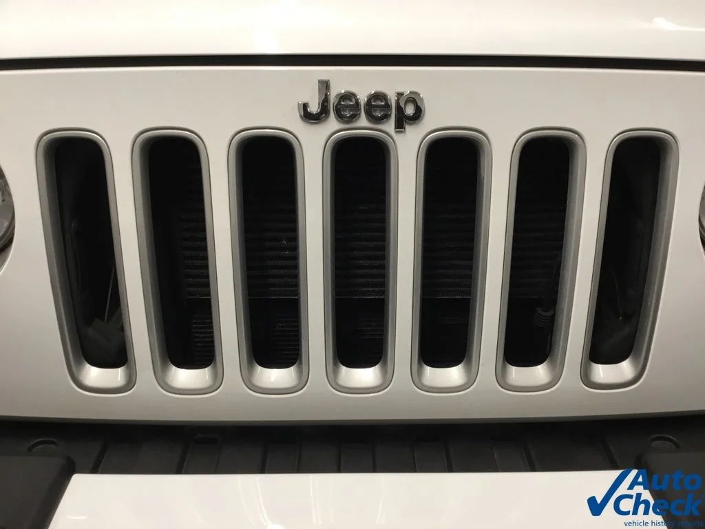 Used 2016 White Jeep Sahara image 21