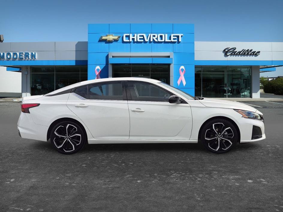 Certified Used 2023 Glacier White Nissan 2.5 SR image 6