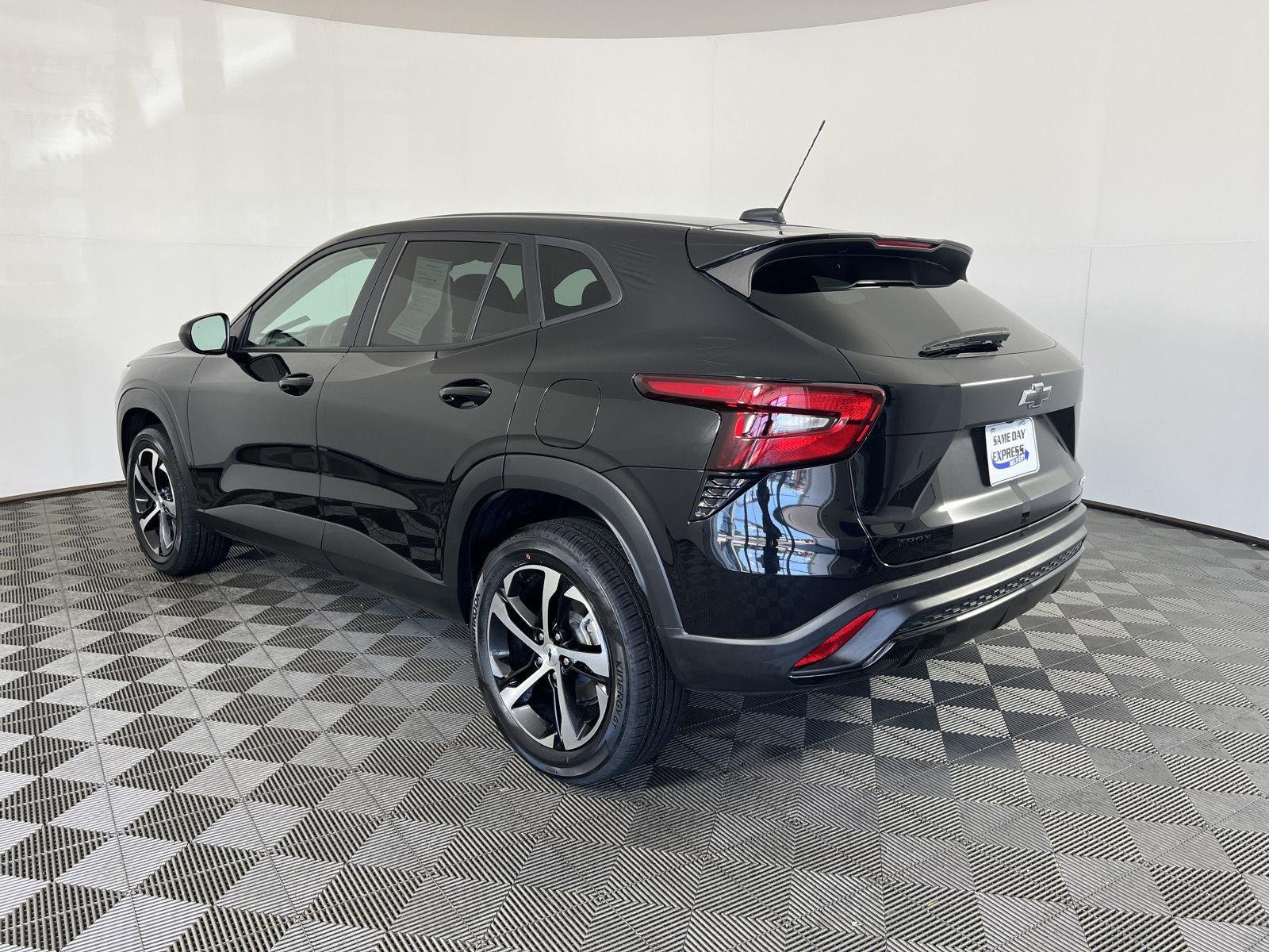 Used 2024 Mosaic Black Metallic Chevrolet 1RS image 25