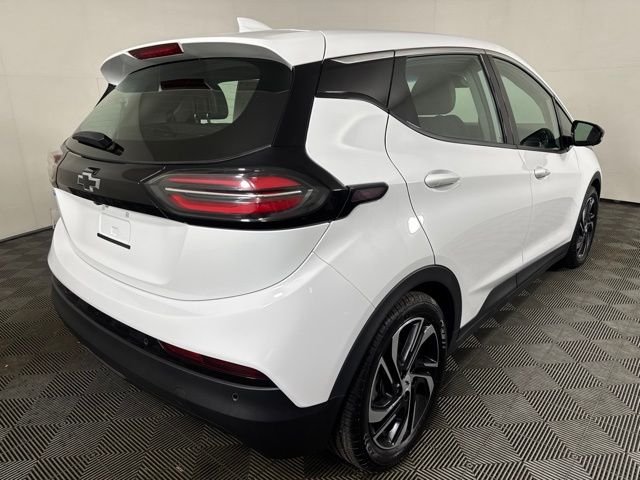 Used 2023 White Chevrolet 2LT image 3