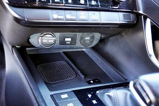 Used 2025 Gray Hyundai SEL Sport image 26