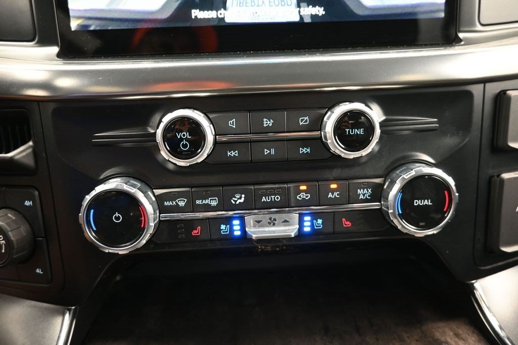 Used 2023 Gray Metallic Ford LARIAT image 21