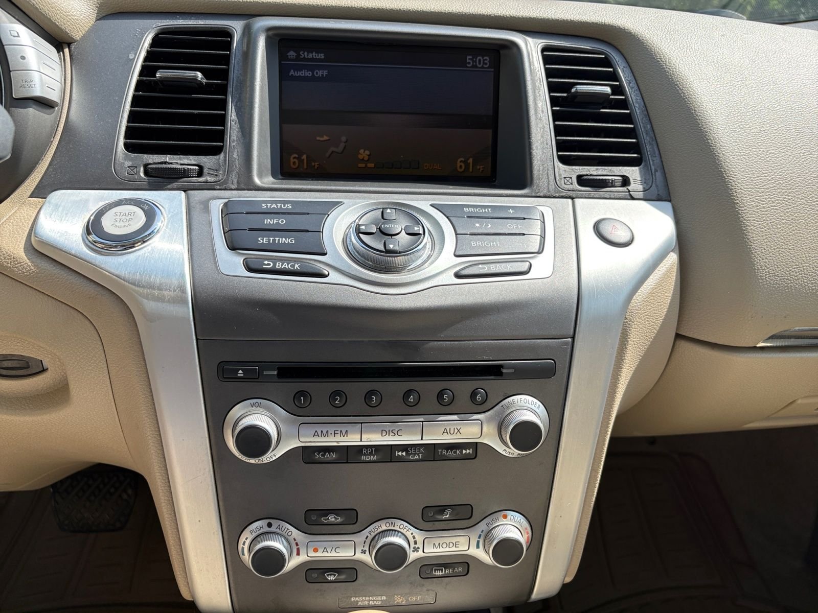 Used 2014 Brown Nissan SL image 29