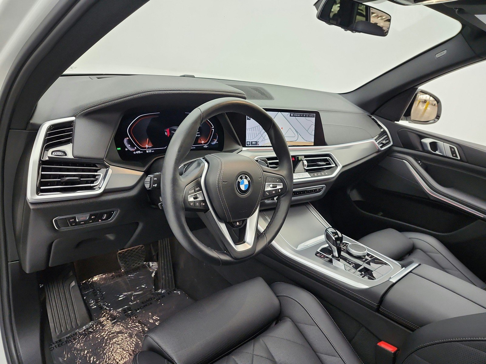 Used 2023 Alpine White BMW sDrive40i Sports Activity Vehicle image 9