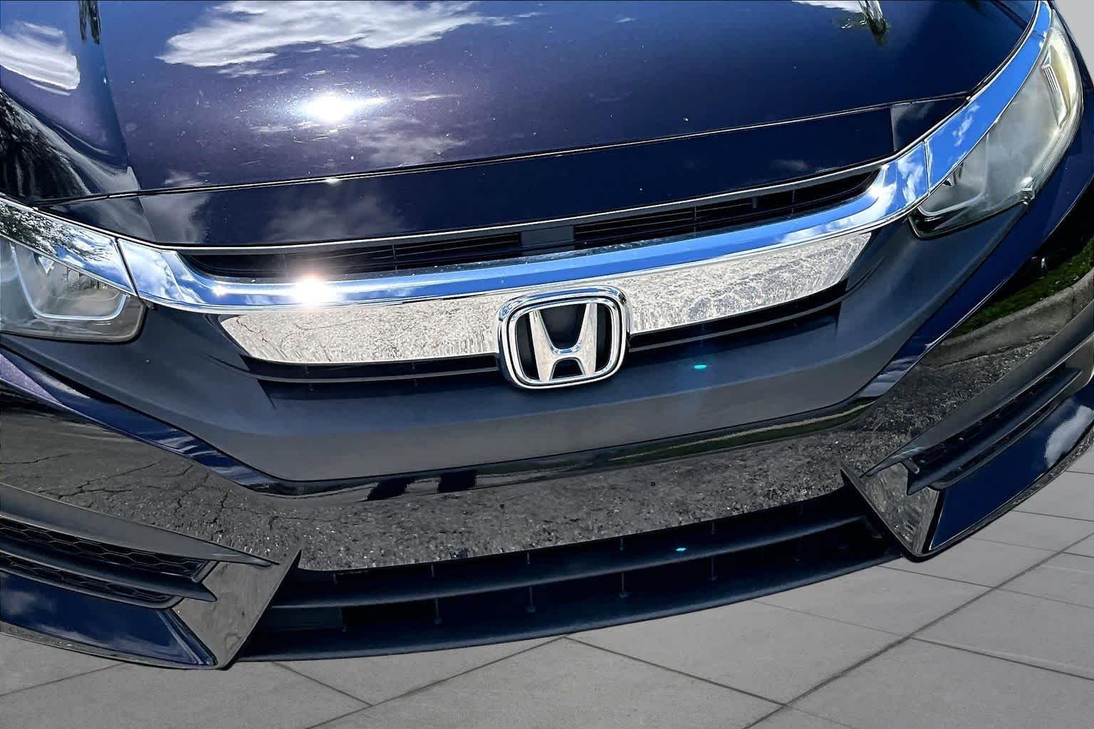 Used 2018  Honda LX image 30