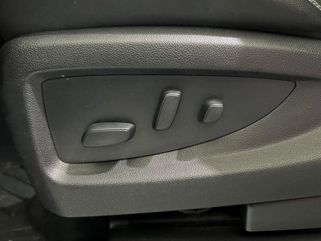 Used 2018 Pearl Chevrolet High Country image 19