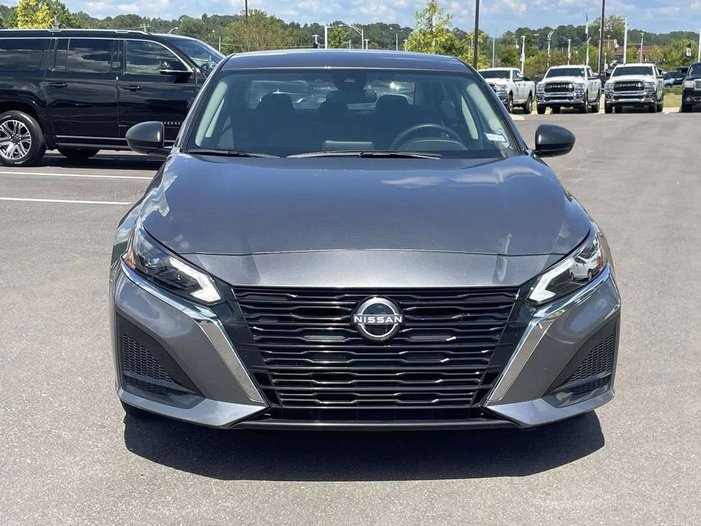 Used 2025 Gray Nissan 2.5 SV image 8