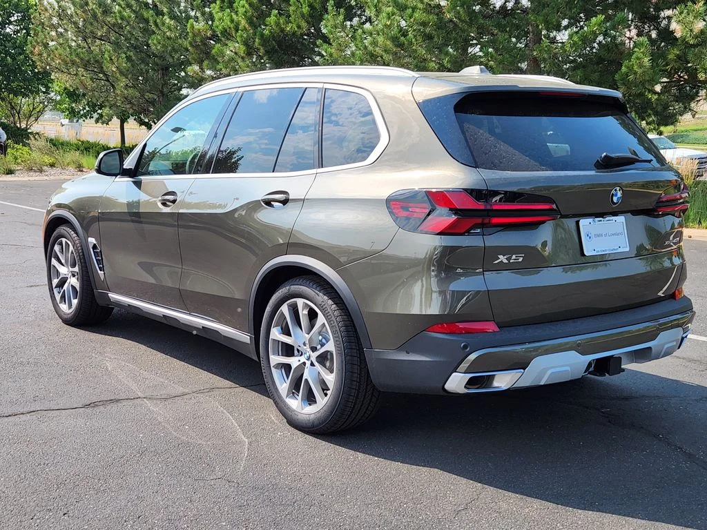 New 2026 Manhattan Green Metallic BMW xDrive40i image 3