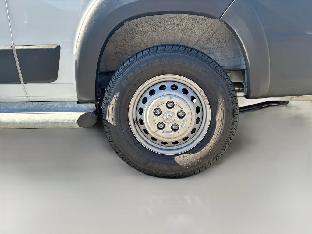 Used 2025 White Ram Base image 17