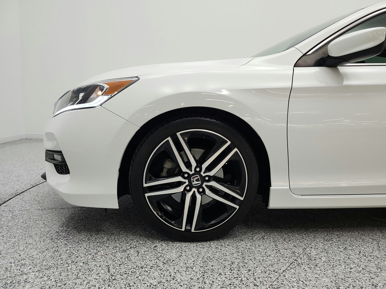 Used 2016 White Orchid Pearl Honda 4dr I4 CVT Sport image 21