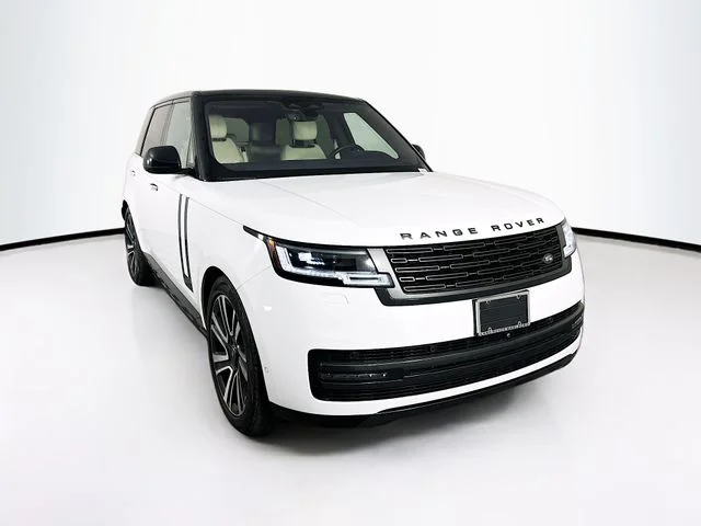 Certified Used 2023  Land Rover SE image 3