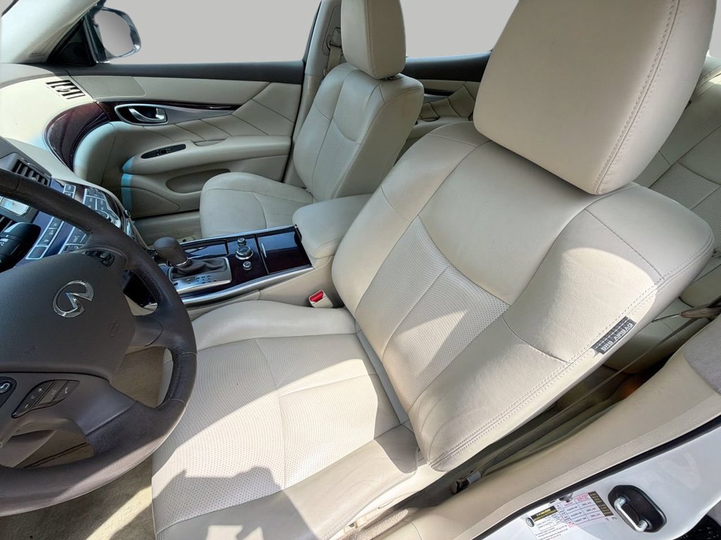 Used 2019 White INFINITI 3.7 image 16