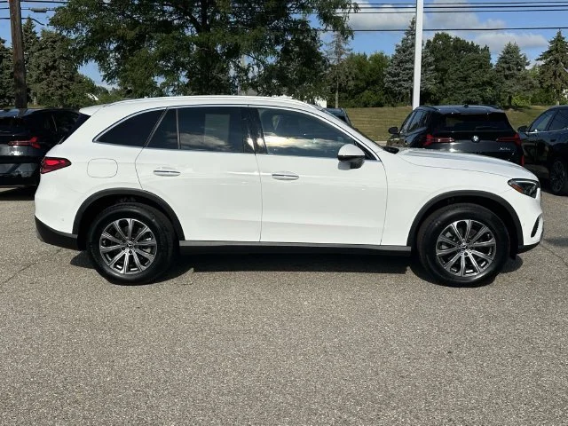 Used 2025 Polar White Mercedes-Benz GLC 300 image 4