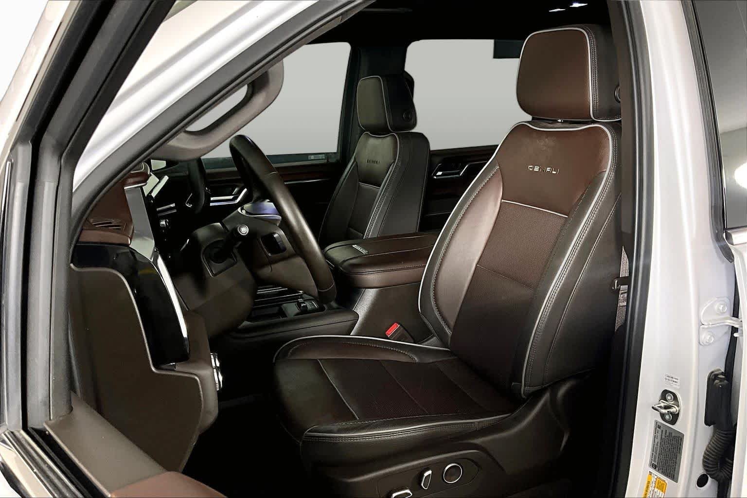 Used 2024 White Frost Tricoat GMC Denali image 8