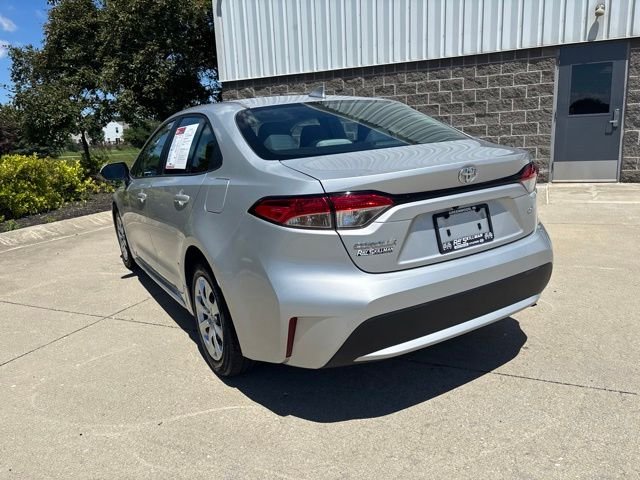 Used 2022 Silver Toyota LE image 8