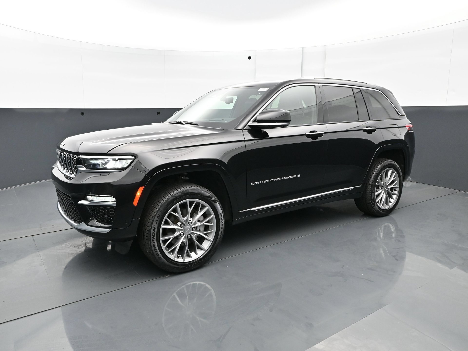 Used 2023 Diamond Black Crystal Pearlcoat Jeep Summit image 2