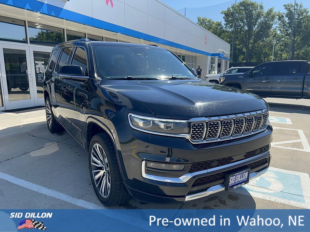 Used 2022 Diamond Black Crystal Pearlcoat Jeep Series III image 7