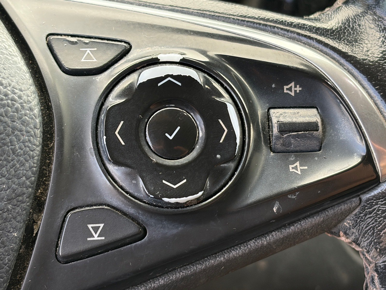 Used 2017 EBONY TWILIGHT METALLIC Buick Essence image 10