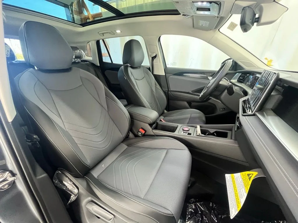2026 Volkswagen Tiguan SE - Photo 12