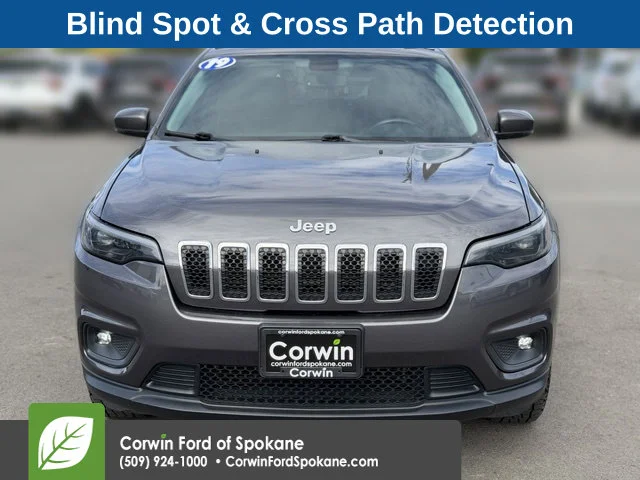 Used 2019 Granite Crystal Clearcoat Metallic Jeep Latitude Plus image 7