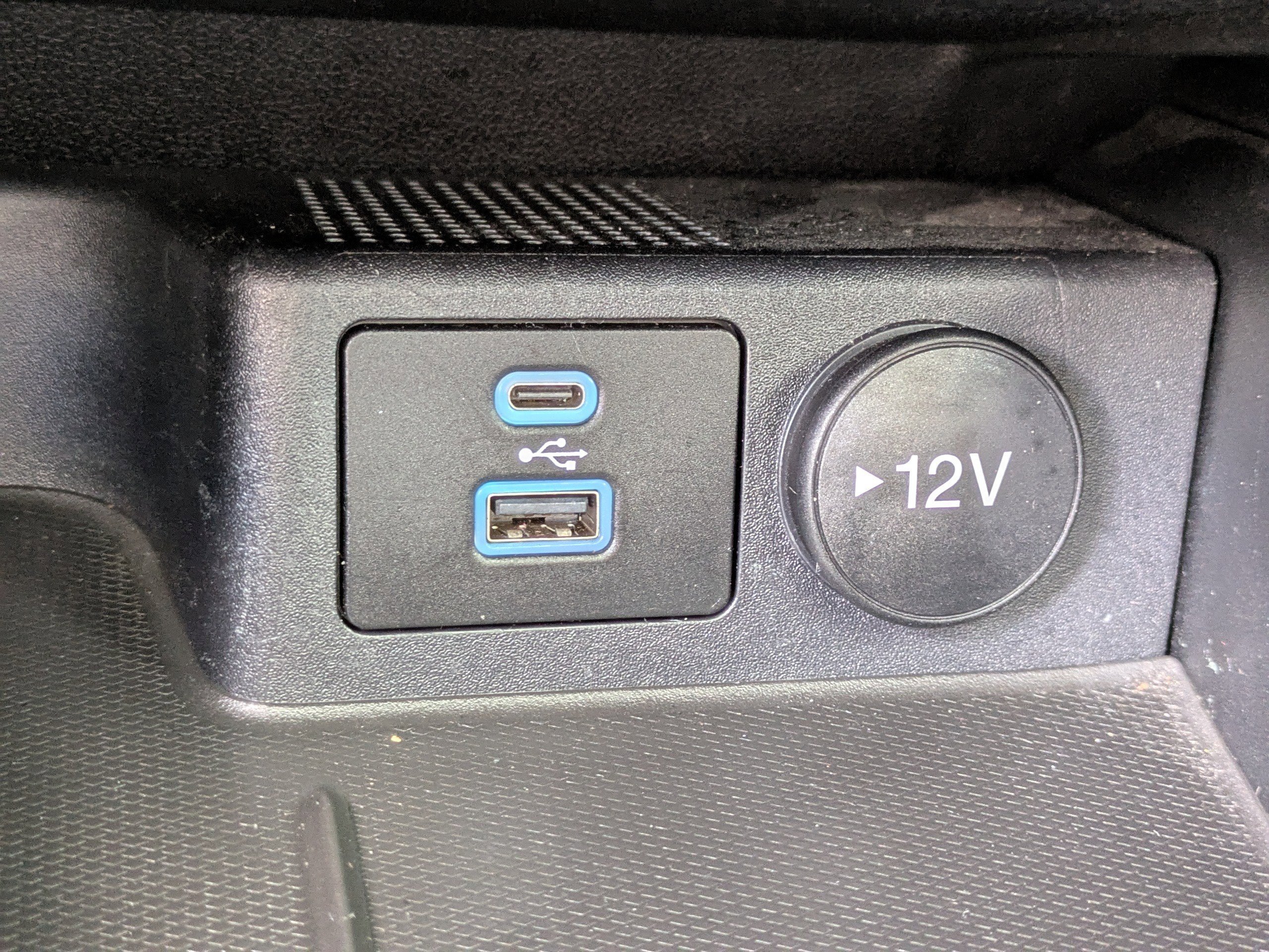 Used 2022  Ford SE image 29