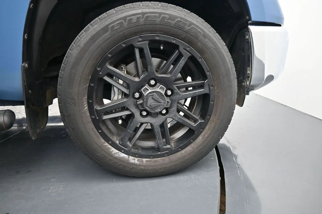 Used 2020 Blue Toyota SR5 image 10